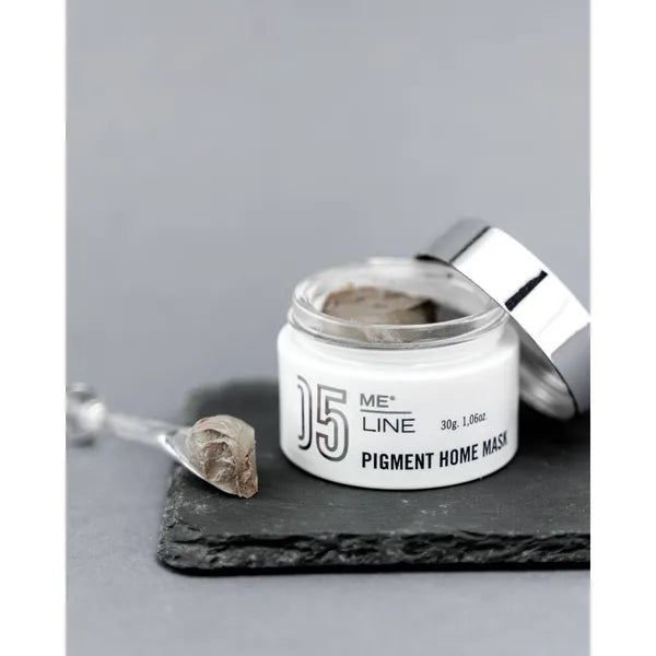 Meline Kampanje Caucasian Night + Day + Pigment Home Mask